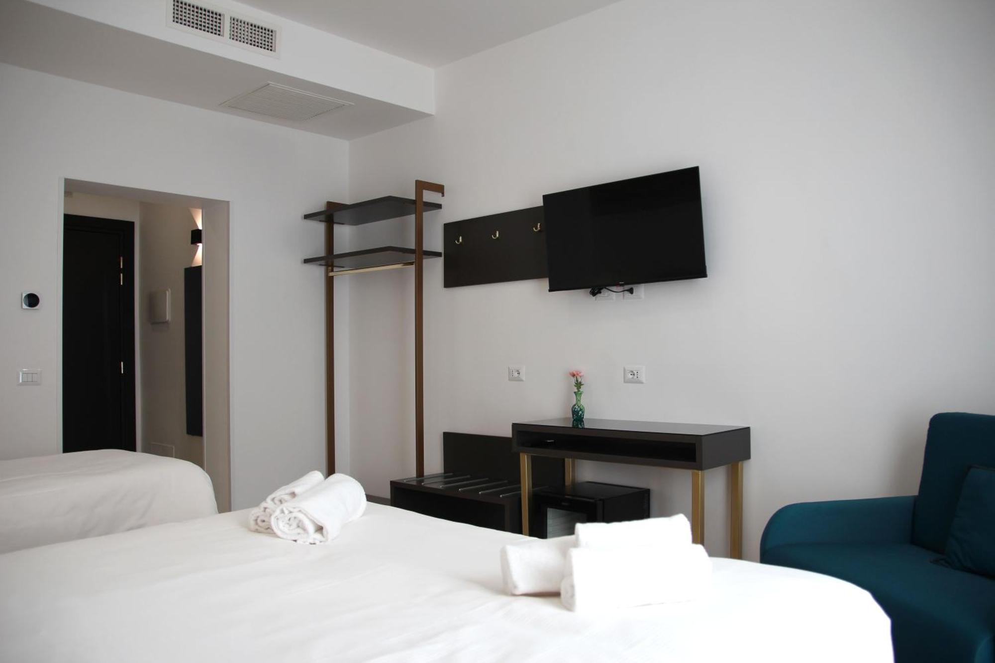Joyful 148 Luxury Guest House Powered By Joyful Termini Boutique Guest House Рим Екстериор снимка