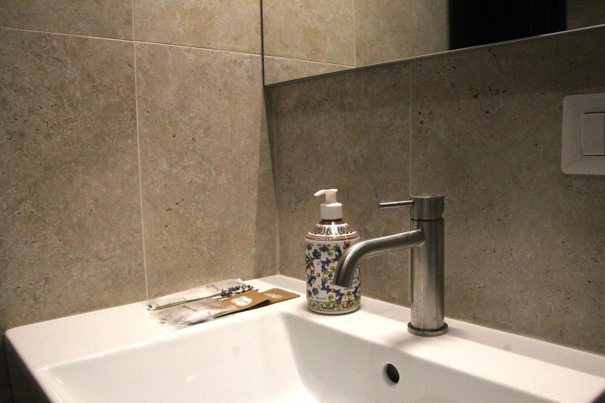 Joyful 148 Luxury Guest House Powered By Joyful Termini Boutique Guest House Рим Екстериор снимка
