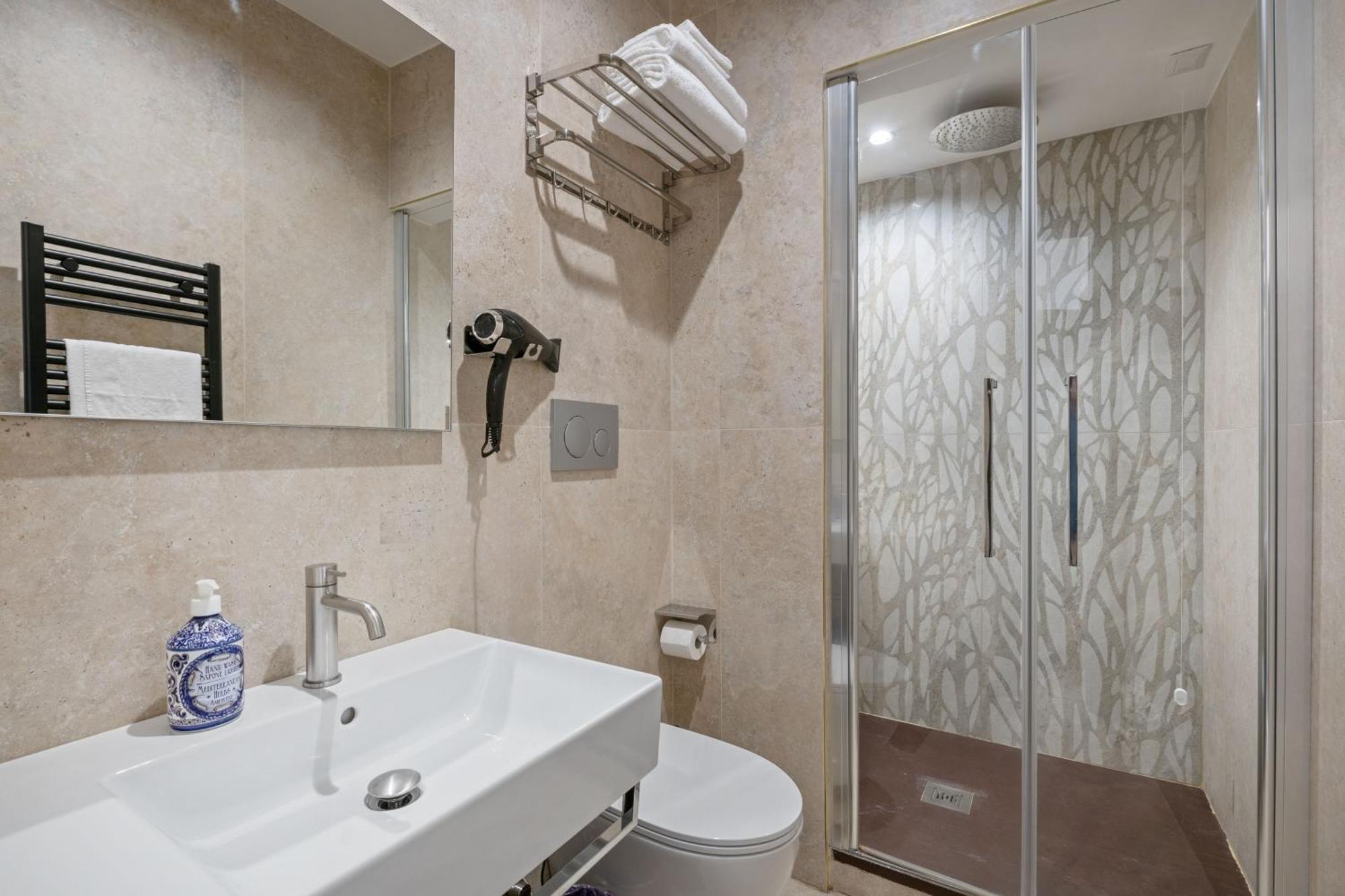 Joyful 148 Luxury Guest House Powered By Joyful Termini Boutique Guest House Рим Екстериор снимка